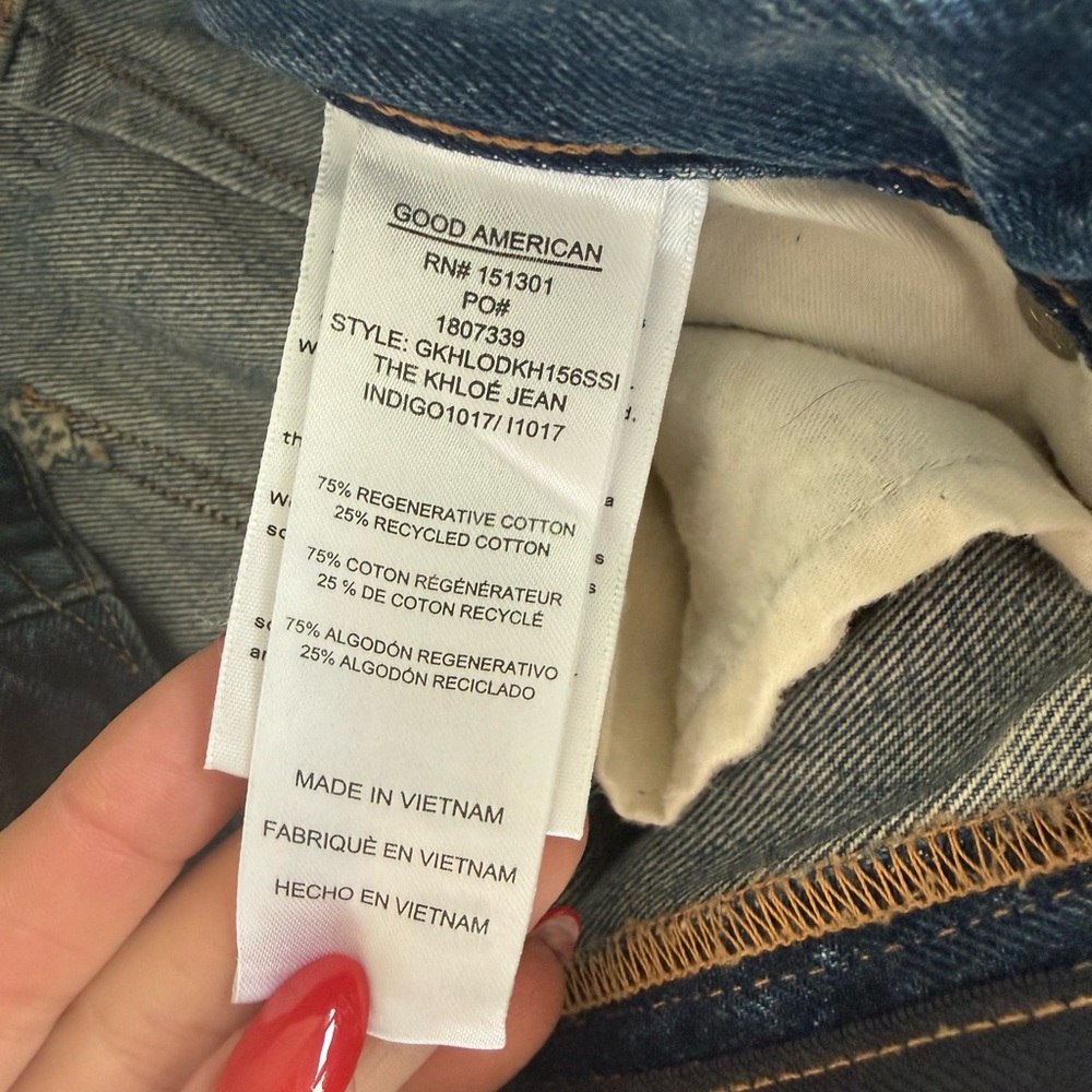 Good American The Khloe Jean in Indigo1017 - Picture 7 of 9